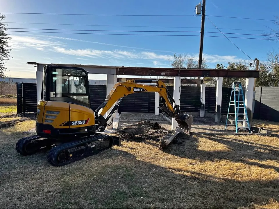 Deck and Fence Removal by SiteClear Demolition Toronto, photograph 1